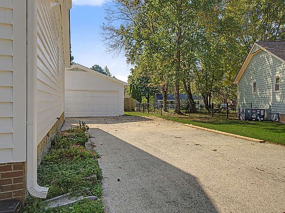 4th image of 107 Bellamy Ct