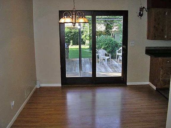 4th image of 828 E Kirwin Ave