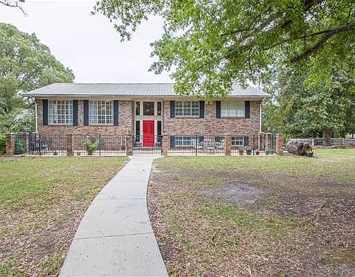 1st image of 1501 Oak Leaf Cres