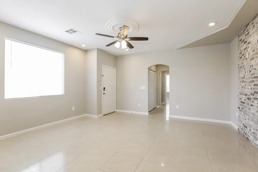 3 bed, 2.0 bath, 1105 sqft, $1,990 — Photo 3