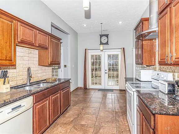 5th image of 2721 Kessler Blvd North Dr