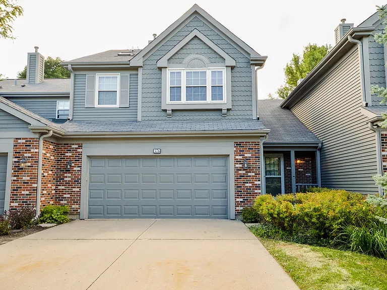 376 Bentley Pl — Photo 1