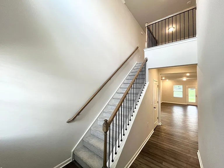 812 Cainhoy Ct — Photo 2