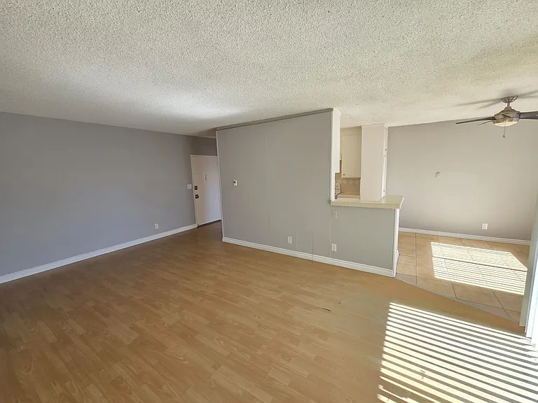 13955 Oxnard St — Photo 18