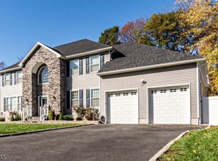 9 Hastings Rd, Morris Plains, NJ 07950