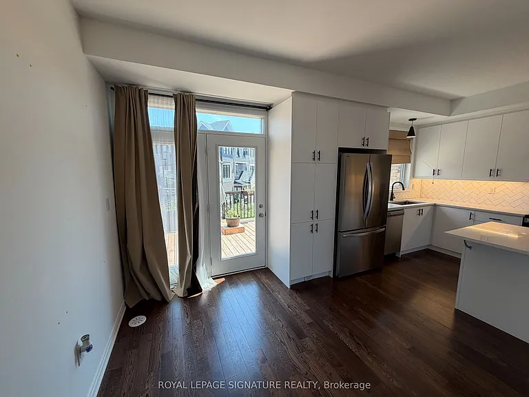 1392 William Halton Pkwy W — Photo 16