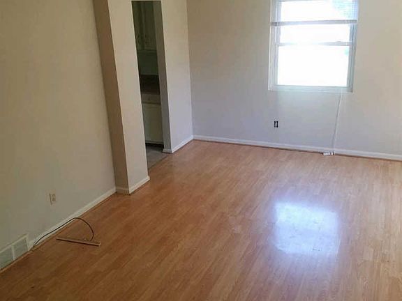 4th image of 1044 Idylwild Dr
