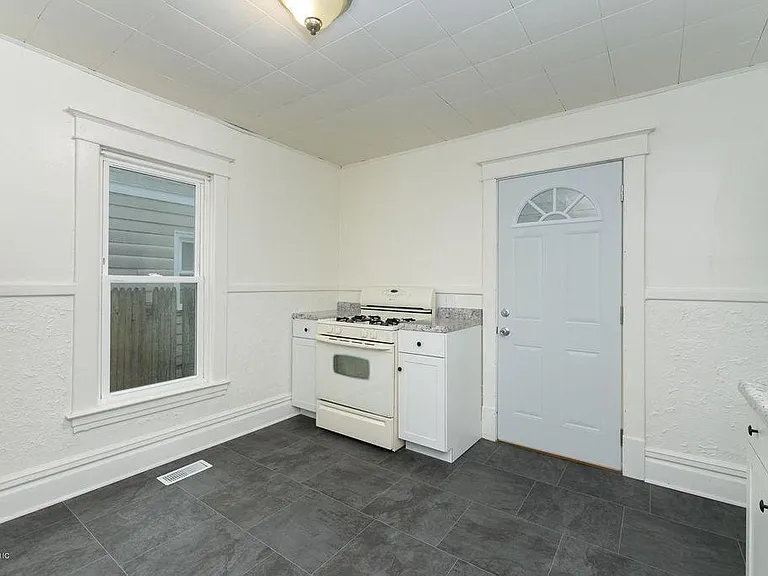 135 Burr Oak St — Photo 13