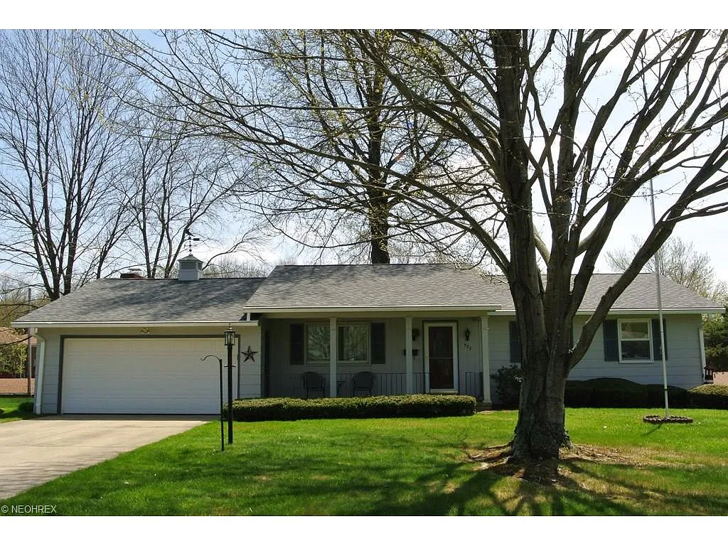 573 Janet Dr photo 1
