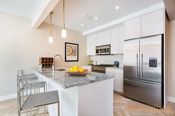 Sold by aptsandlofts.com | media 39