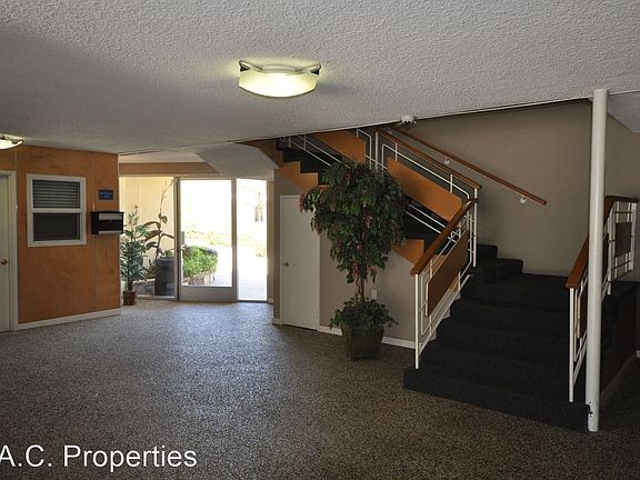 3rd image of 14025 Moorpark St #17304130