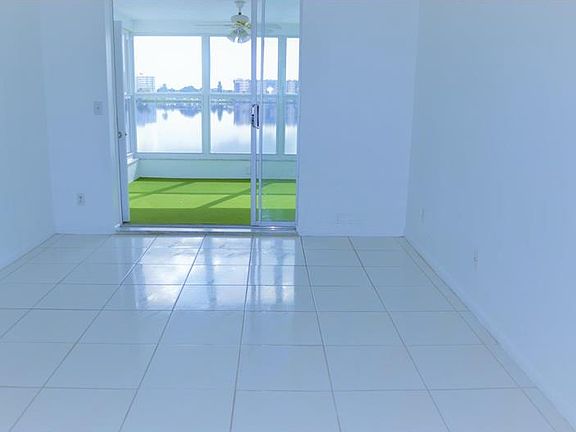 4th image of 1150 NE 191st St #36