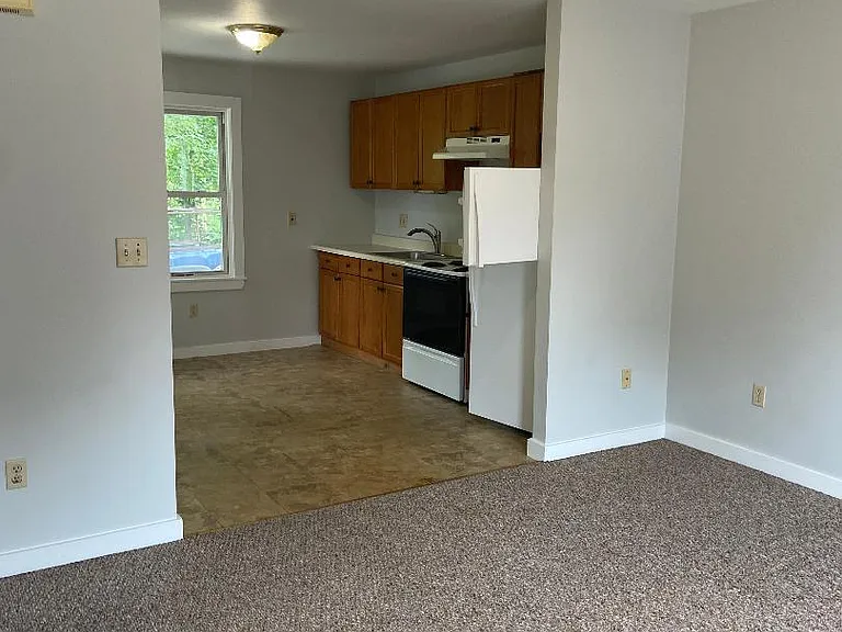 3 Lincoln Pl #B — Photo 2