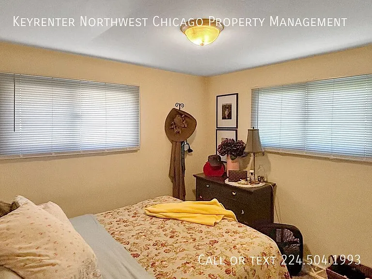 912 Oakwood Dr — Photo 3