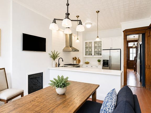 3rd image of 129 W 94th St #1