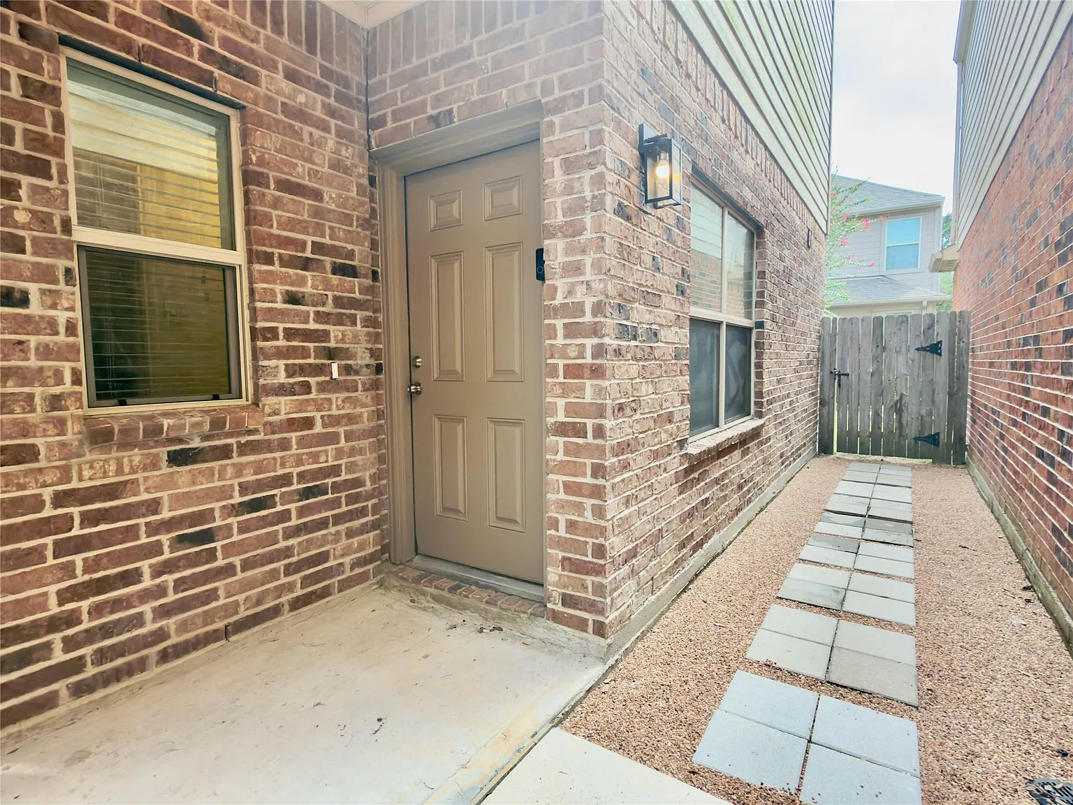 3 bed, 2.5 bath, 1536 sqft, $1,980 — Photo 2