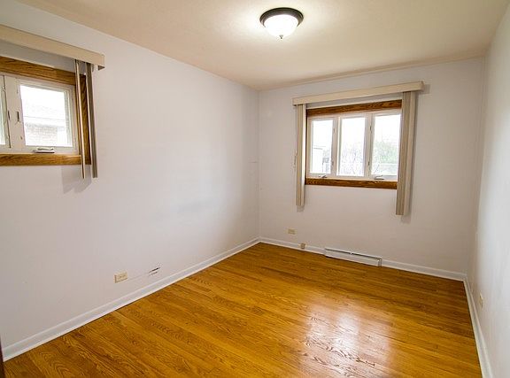 5th image of 10914 Robinhood St