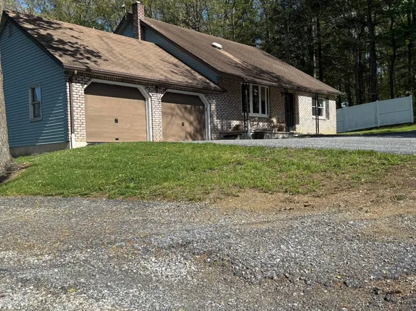 18 Bull Frog Rd, Grantville, PA 17028