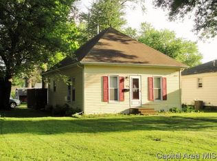 924 E Stevenson St, Taylorville, IL 62568