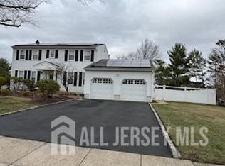 48 Eastern Dr, Kendall Park, NJ 08824