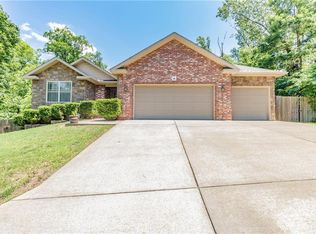 28 Wiltshire Dr, Bella Vista, AR 72714