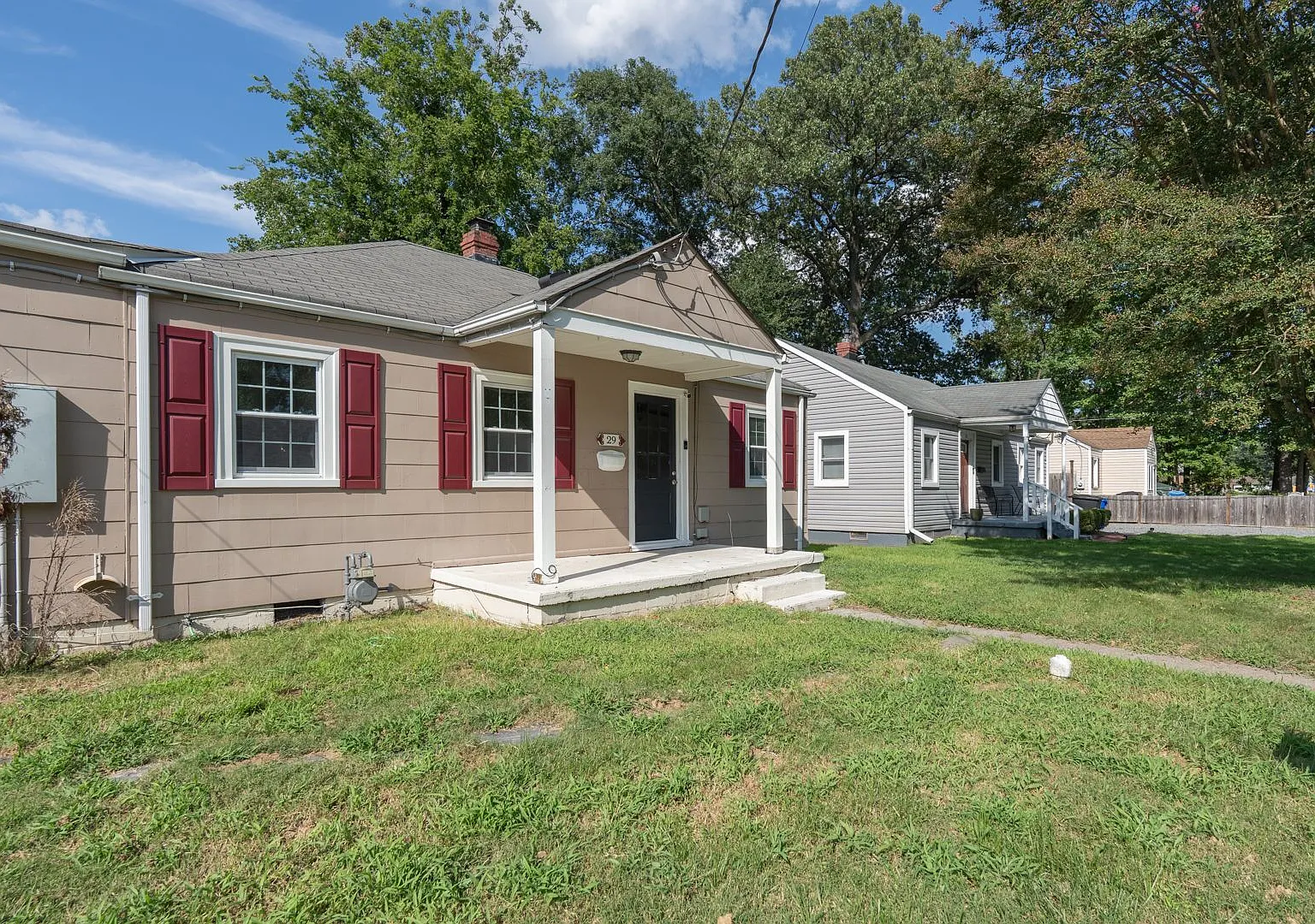 Move In Ready 4 Bedroom In The Heart Of Portsmouth! — Photo 3