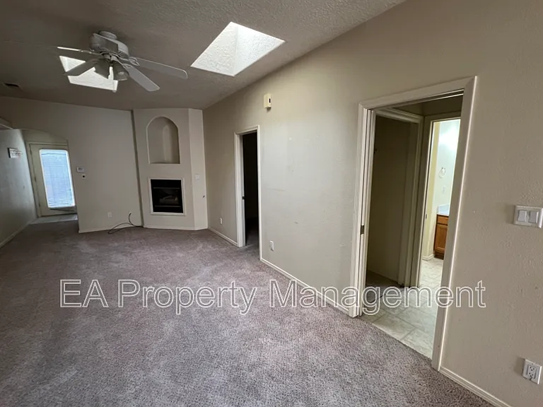 10316 Gutierrez Rd NE — Photo 2