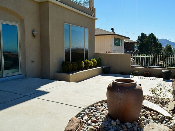 5th image of 504 Camino De La Sierra NE