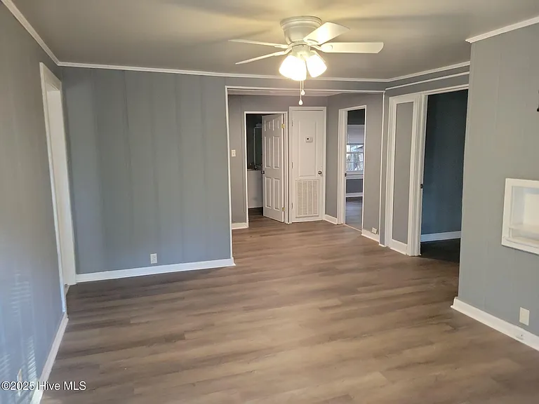 557 Circle Dr — Photo 9