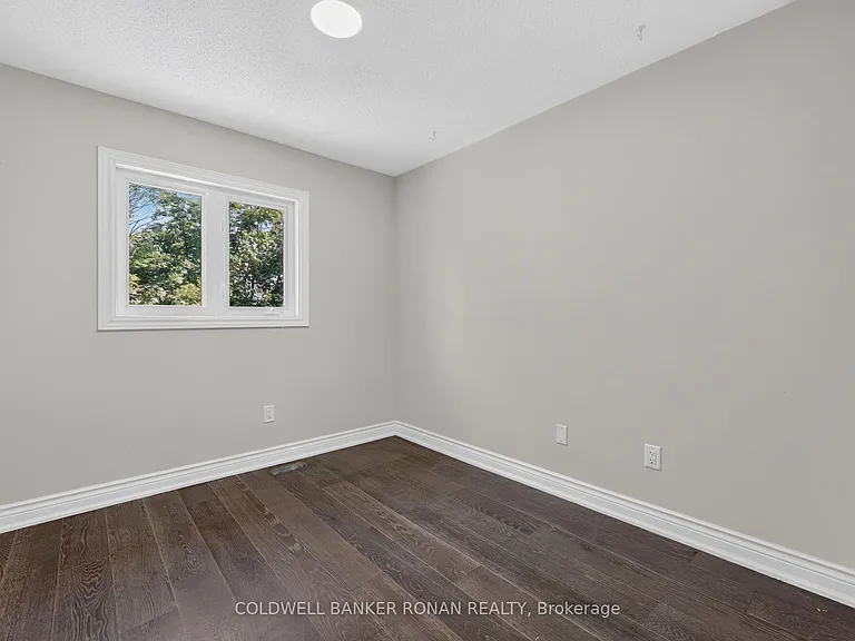 8 McCullough Ave — Photo 23