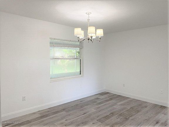 4th image of 385 Hamlin Ave