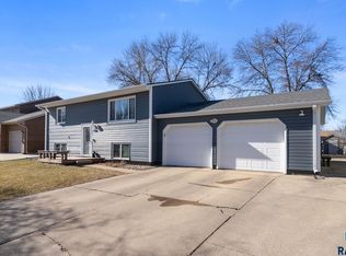 5301 S Holbrook Ave, Sioux Falls, SD 57106