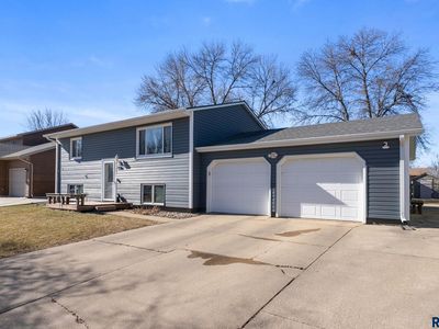 5301 S Holbrook Ave, Sioux Falls, SD, 57106