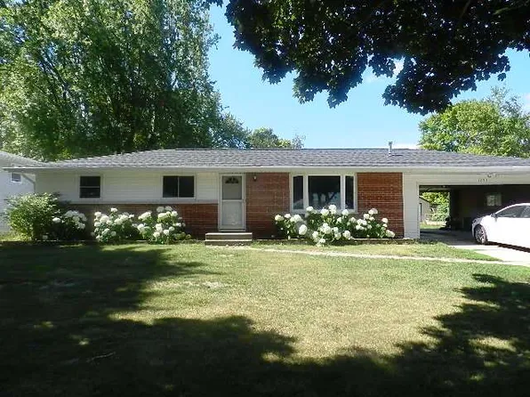 1073 April Ln, Green Bay, WI 54304