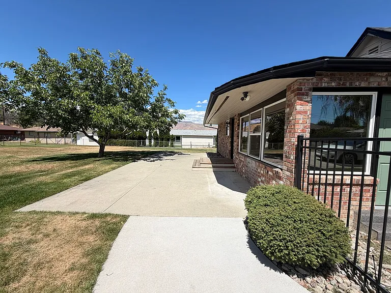 1018 Cypress Ln — Photo 23