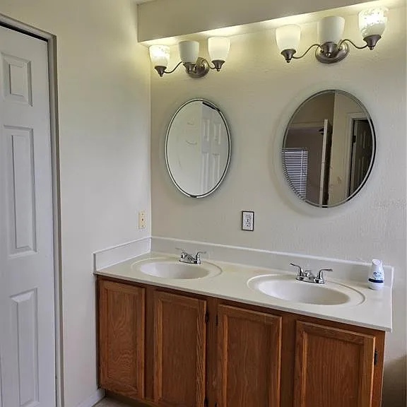 728 Burlwood St — Photo 14