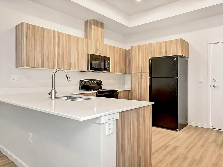 Parkway Apartments — Photo 22