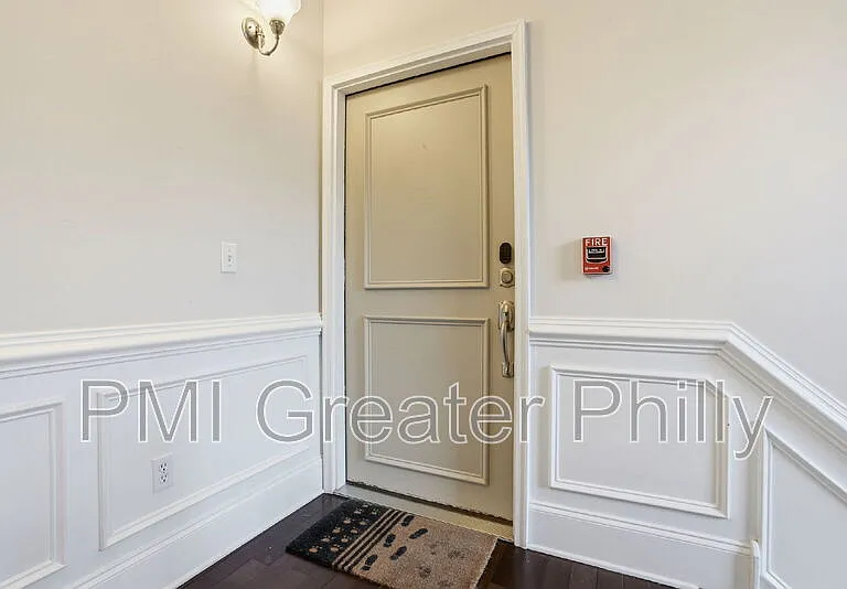 243 Montrose St #103 — Photo 19