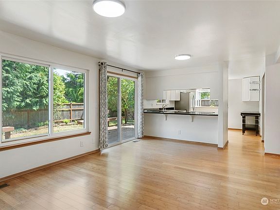 5th image of 32030 4th Ave SW