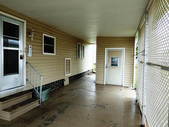4th image of 901 Rainbow Ln