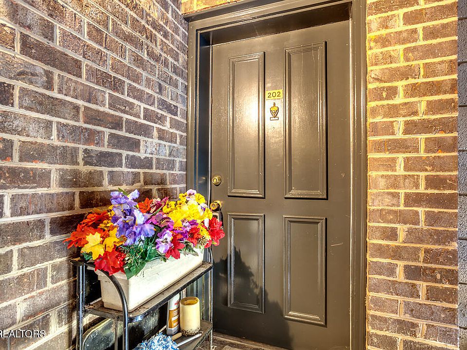 Sequoyah Square Condominiums Apartment Rentals Knoxville, TN Zillow