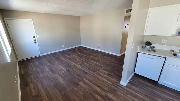 Serramonte Park Apts — Photo 5
