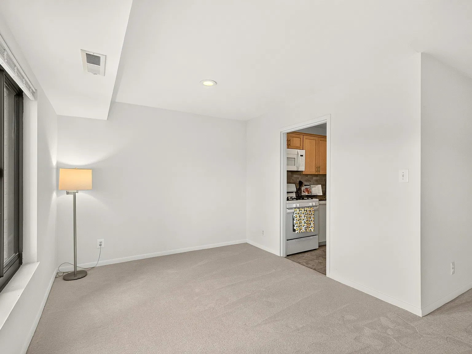1 bed, 785 sqft, $1,900 — Photo 3