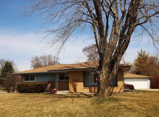 W182N8890 Princeway Dr, Menomonee Falls, WI 53051