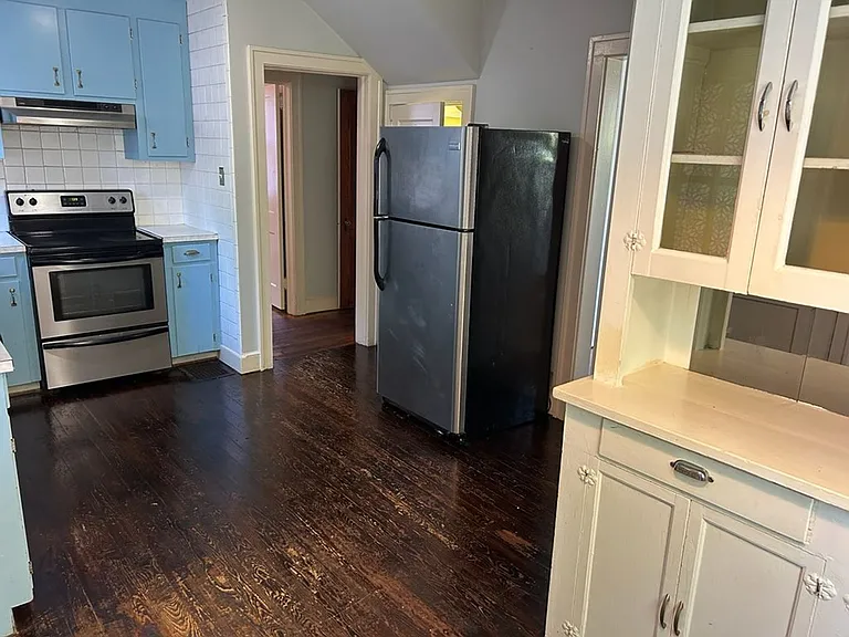 2300 Rosewood Ave — Photo 13