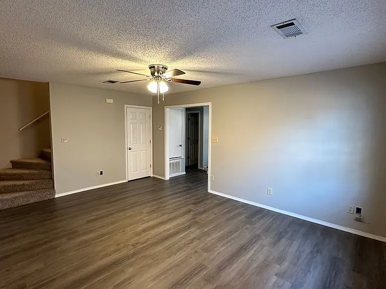 411 Valley Dr — Photo 6