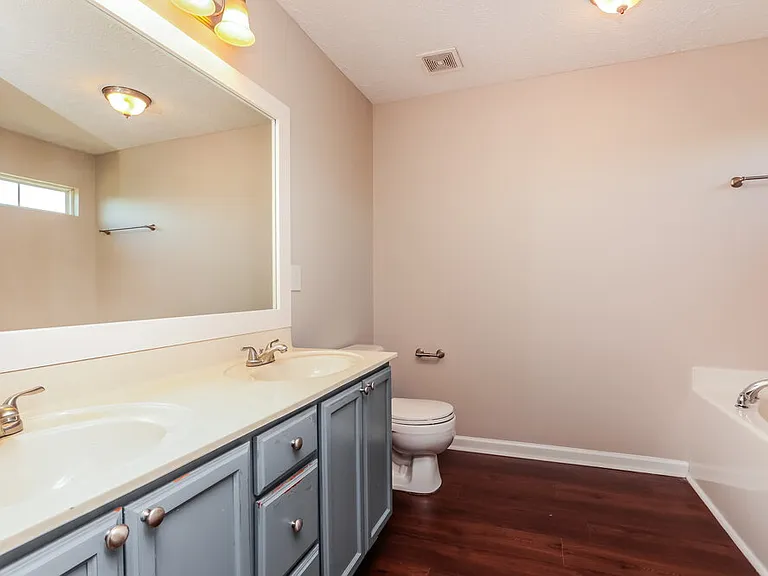 8813 Cressent Glen Ct — Photo 14