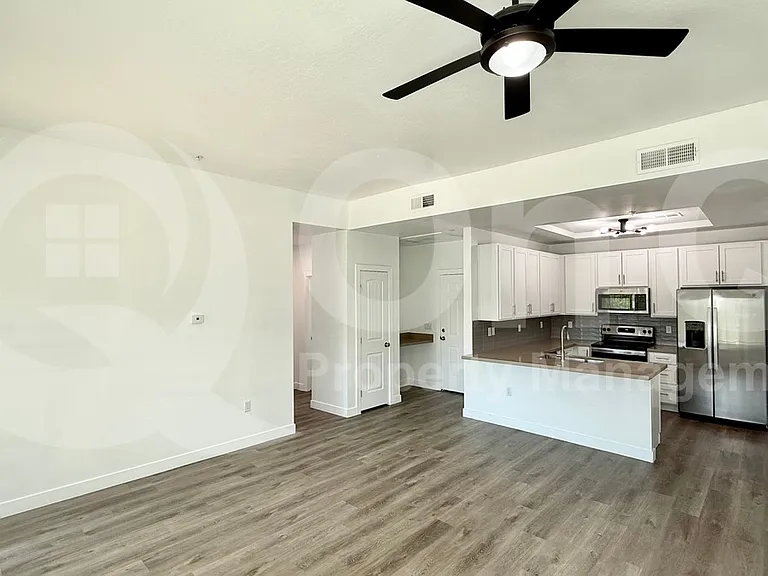 9160 N 67th Ave #226 — Photo 39