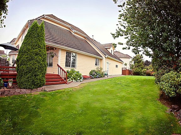 5th image of 1107 Surrey Trce SE
