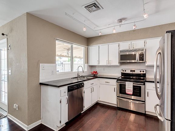 3rd image of 9513 N 70th Dr